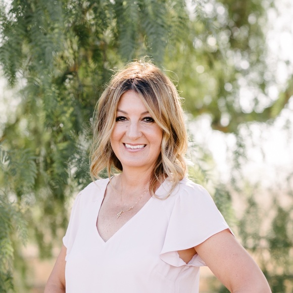 Meet your Posher, Lisa - Picture 1 of 1